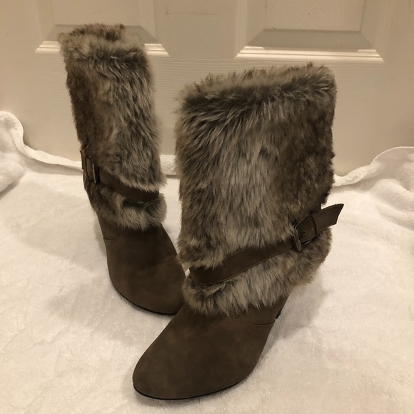 Taupe Faux Fur Boot. Great condition. 7 1/2 M - Picture 1 of 3